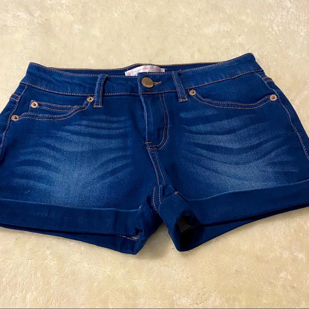 Juniors No Boundaries Cuffed Shorts. Blue, Size 9.